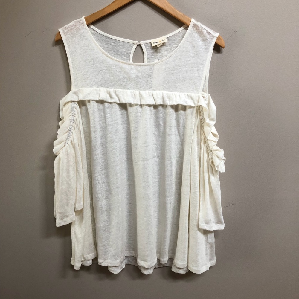 ✨ NWT Anthropologie Creme Cold Shoulder Ruffle